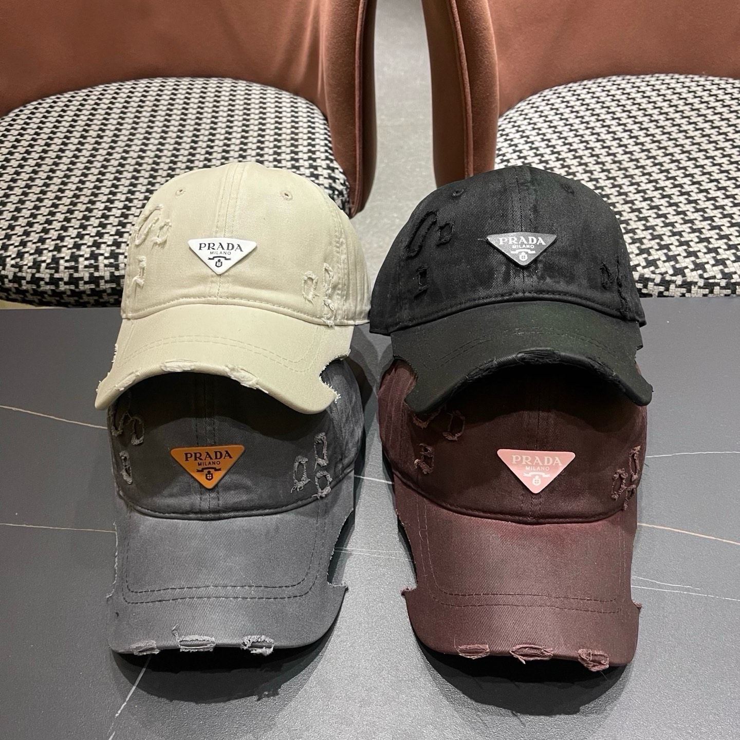 PRADA普拉达 美式破洞棒球帽女夏季做旧磨毛透气宽帽檐显脸小鸭舌帽子男