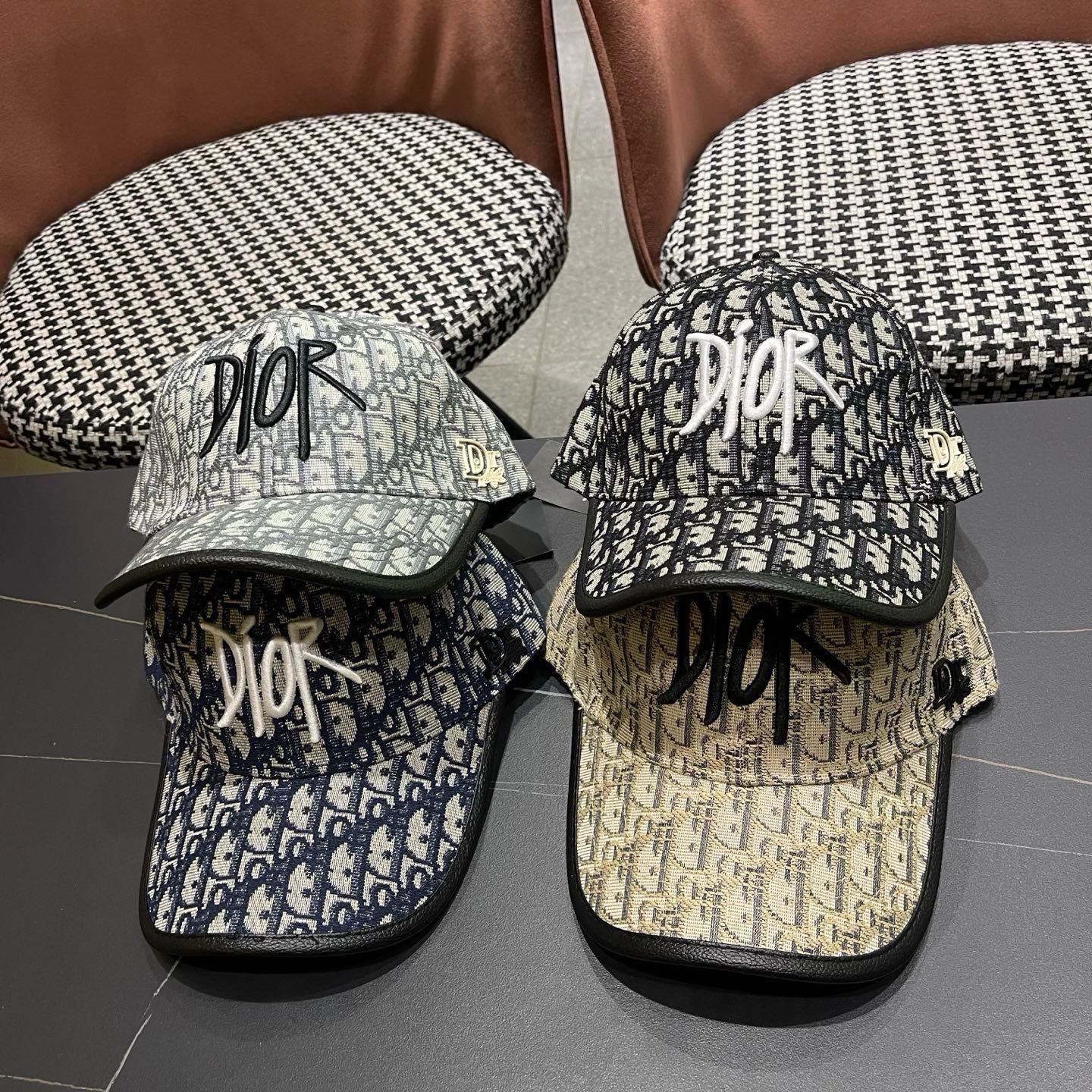 迪奥Dior 新款满印字母帽子男女春款鸭舌帽显脸小硬顶棒球帽户外休闲遮阳帽