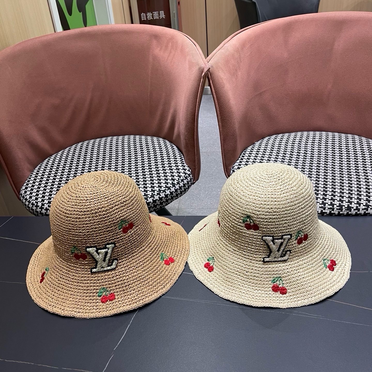LV路易威登 彩虹编织草帽渔夫帽女 2026新款百搭防晒帽子遮阳帽海边出游沙滩帽