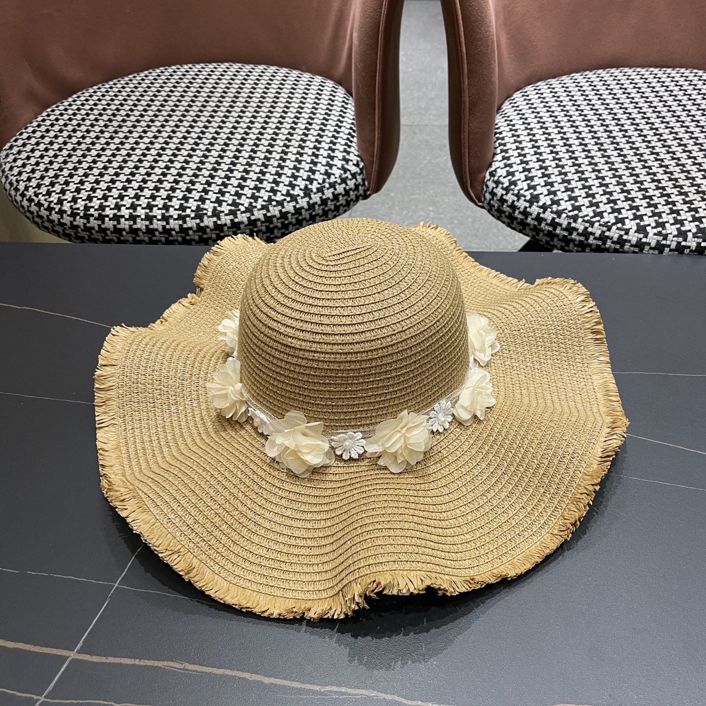 CHANEL香奈儿 大帽檐花环遮阳草帽夏季沙滩海边度假沙滩帽时尚防紫外线太阳帽女