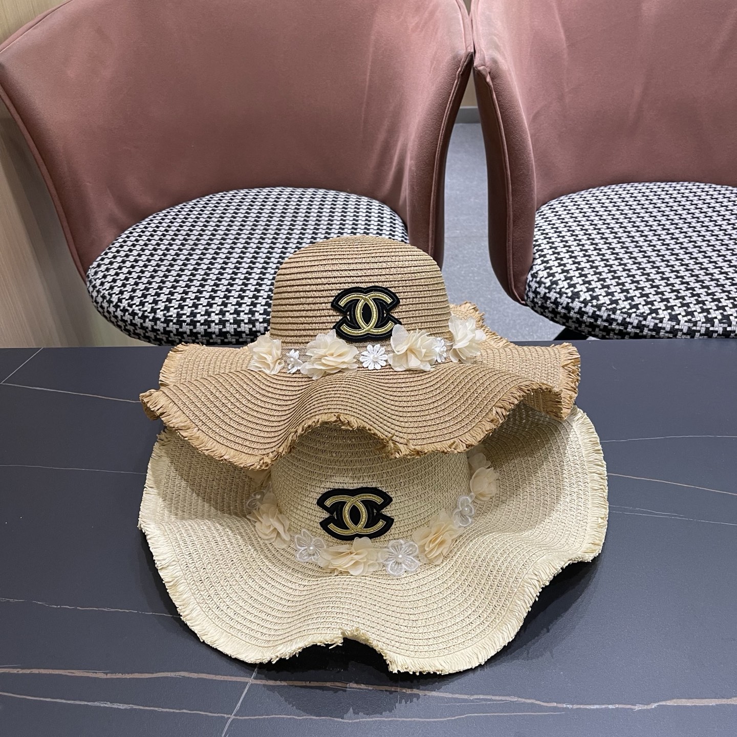 CHANEL香奈儿 大帽檐花环遮阳草帽夏季沙滩海边度假沙滩帽时尚防紫外线太阳帽女