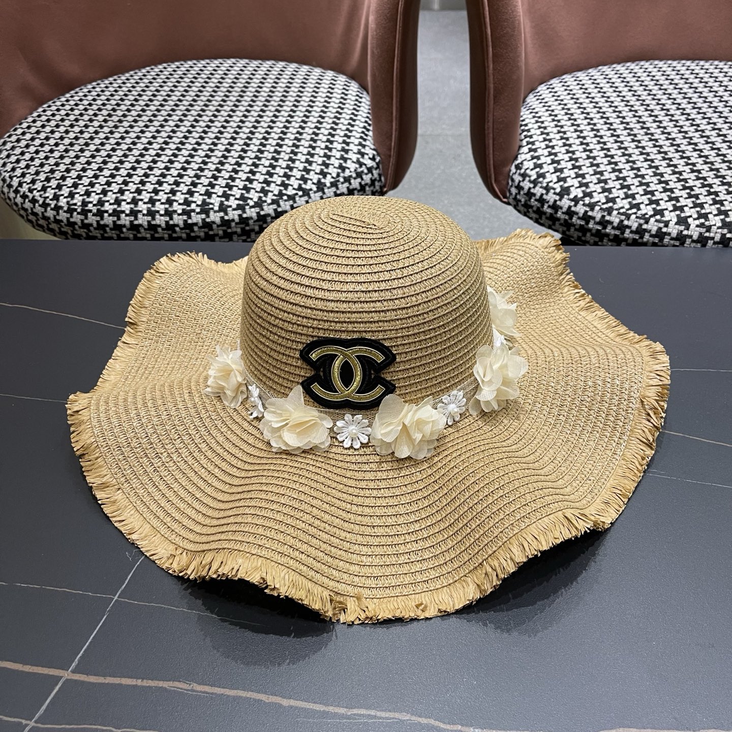 CHANEL香奈儿 大帽檐花环遮阳草帽夏季沙滩海边度假沙滩帽时尚防紫外线太阳帽女