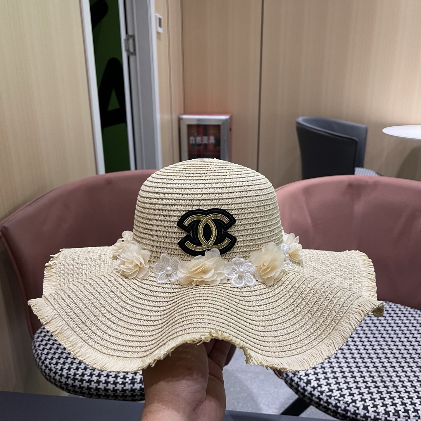 CHANEL香奈儿 大帽檐花环遮阳草帽夏季沙滩海边度假沙滩帽时尚防紫外线太阳帽女