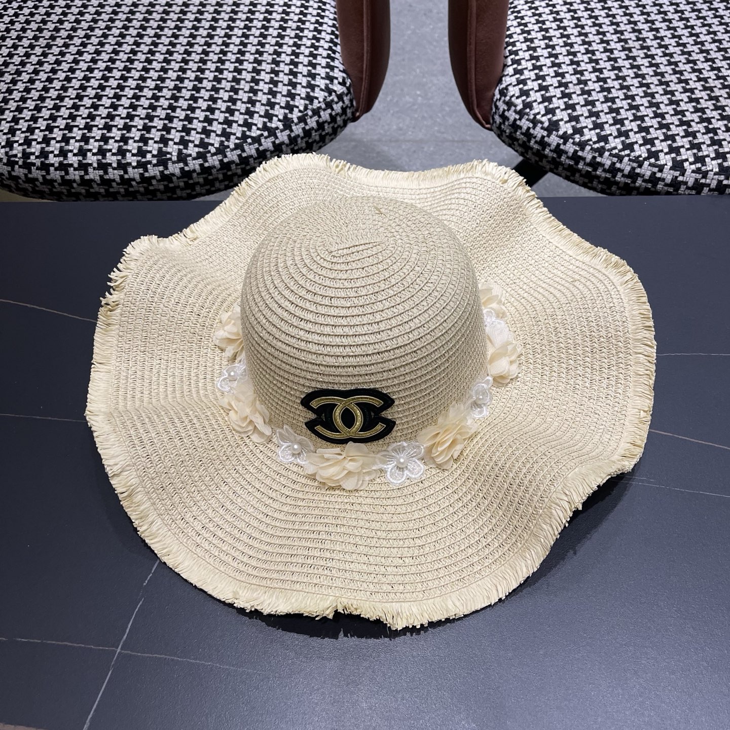 CHANEL香奈儿 大帽檐花环遮阳草帽夏季沙滩海边度假沙滩帽时尚防紫外线太阳帽女