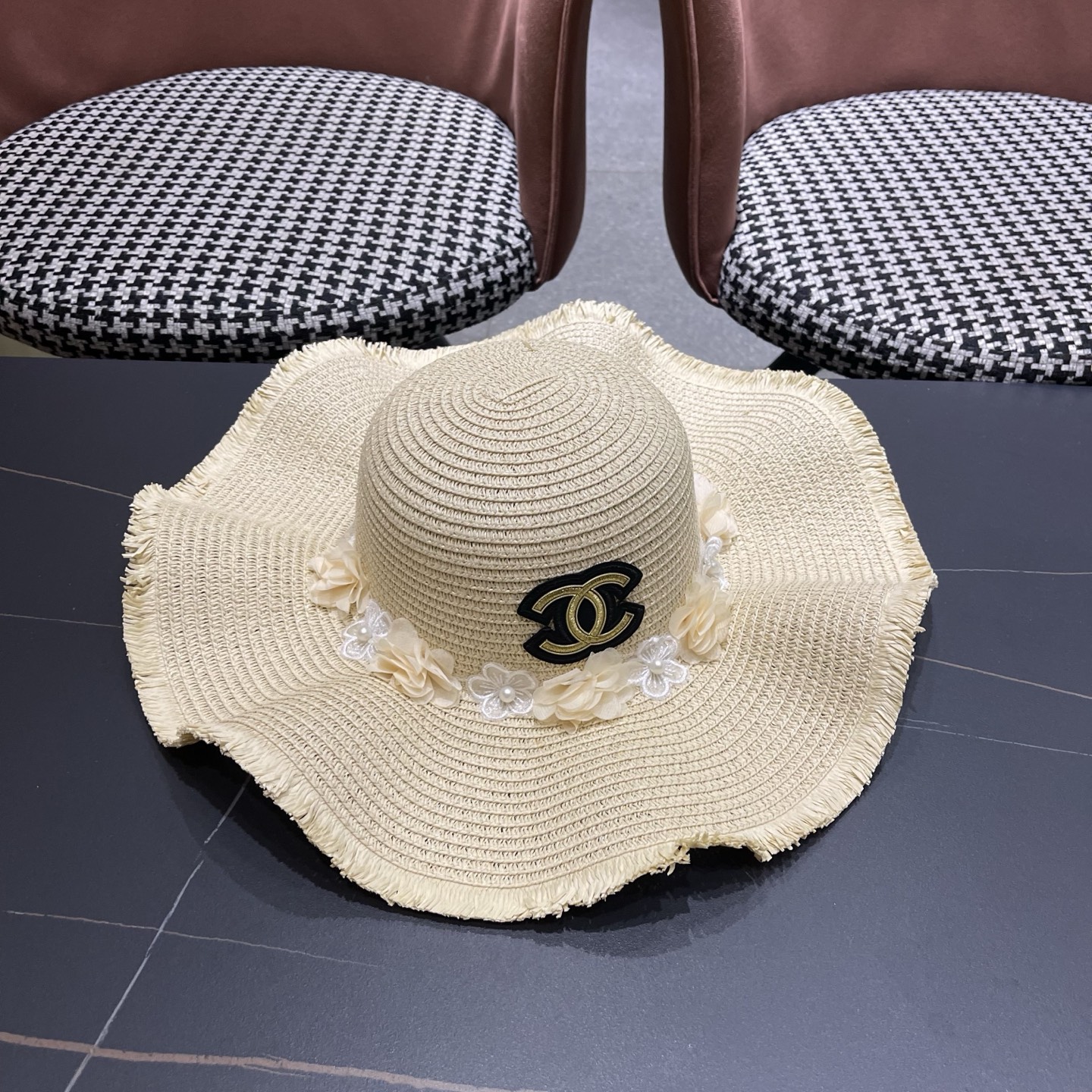 CHANEL香奈儿 大帽檐花环遮阳草帽夏季沙滩海边度假沙滩帽时尚防紫外线太阳帽女
