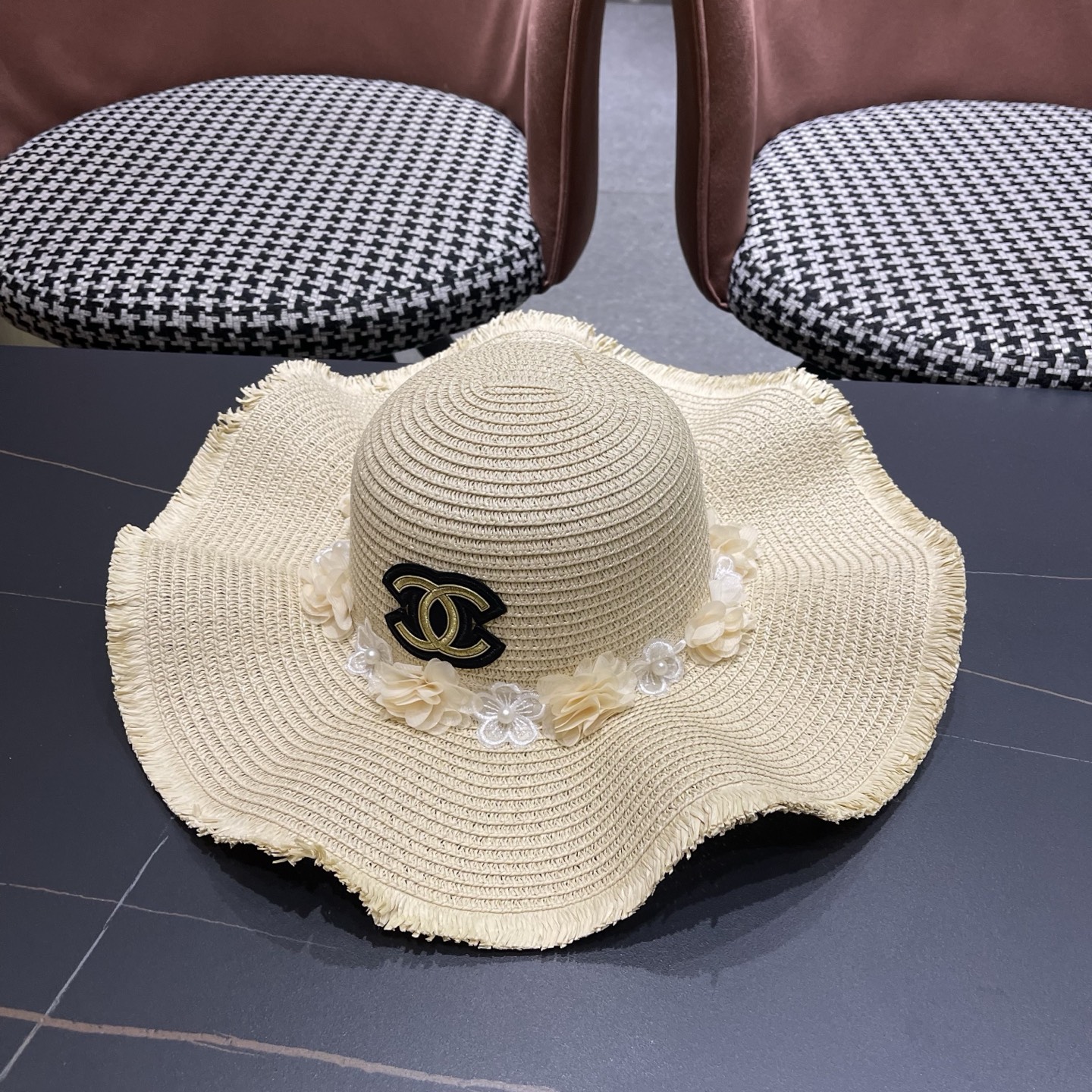 CHANEL香奈儿 大帽檐花环遮阳草帽夏季沙滩海边度假沙滩帽时尚防紫外线太阳帽女