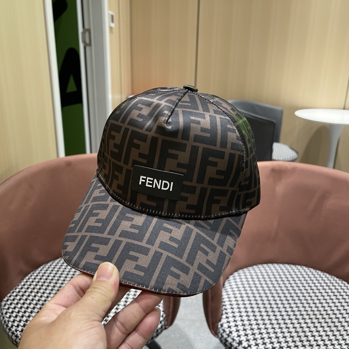 Fendi（芬迪）新款原单棒球帽， 双F提花，专柜常年热卖款，口碑极佳，1:1开模订制，原版提花帆布料质