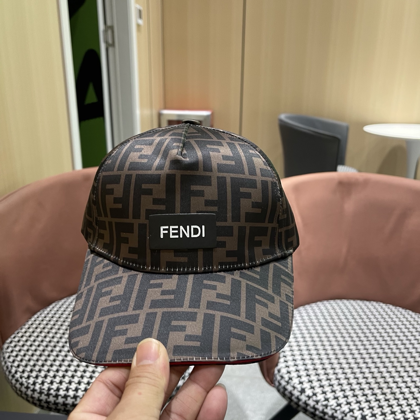 Fendi（芬迪）新款原单棒球帽， 双F提花，专柜常年热卖款，口碑极佳，1:1开模订制，原版提花帆布料质