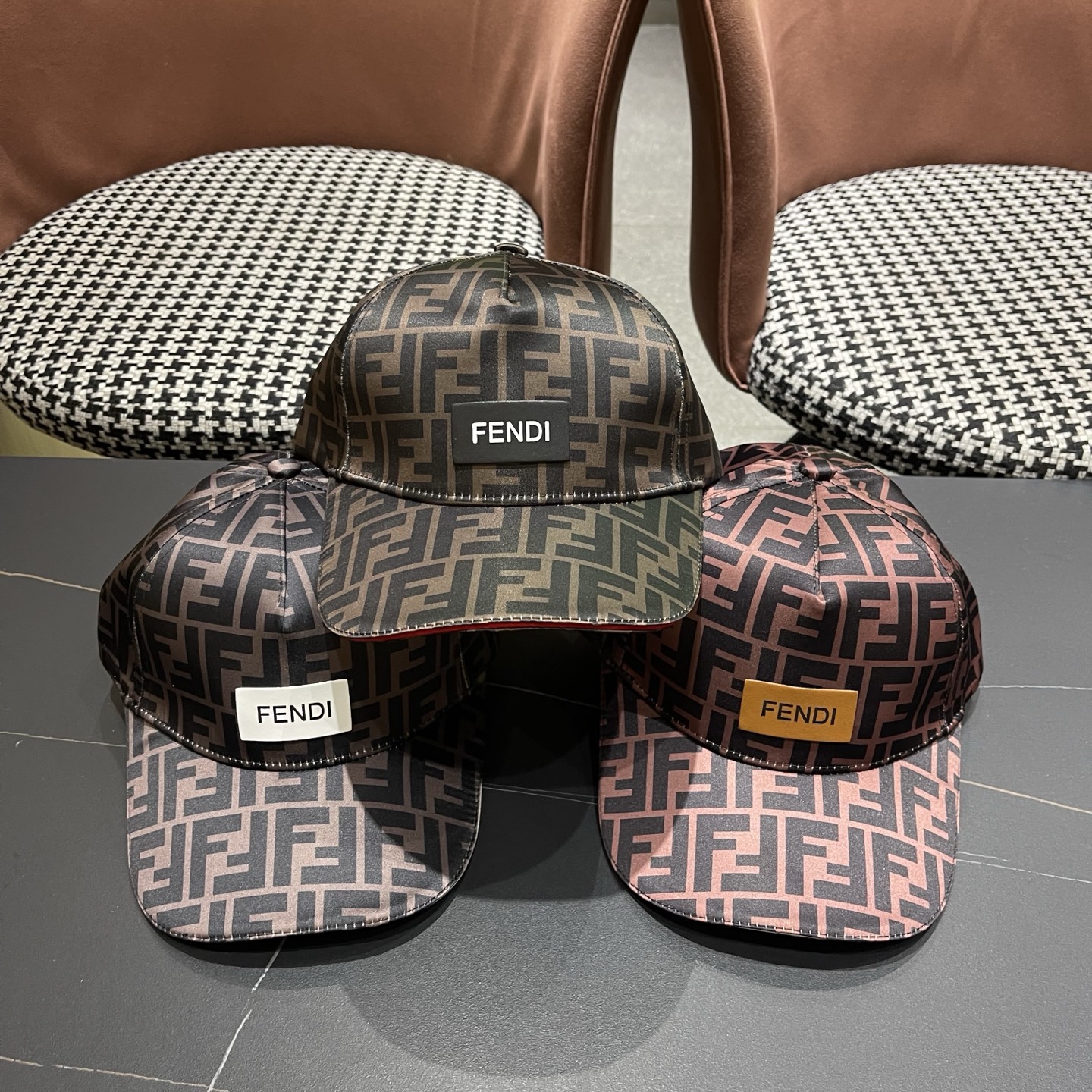 Fendi（芬迪）新款原单棒球帽， 双F提花，专柜常年热卖款，口碑极佳，1:1开模订制，原版提花帆布料质