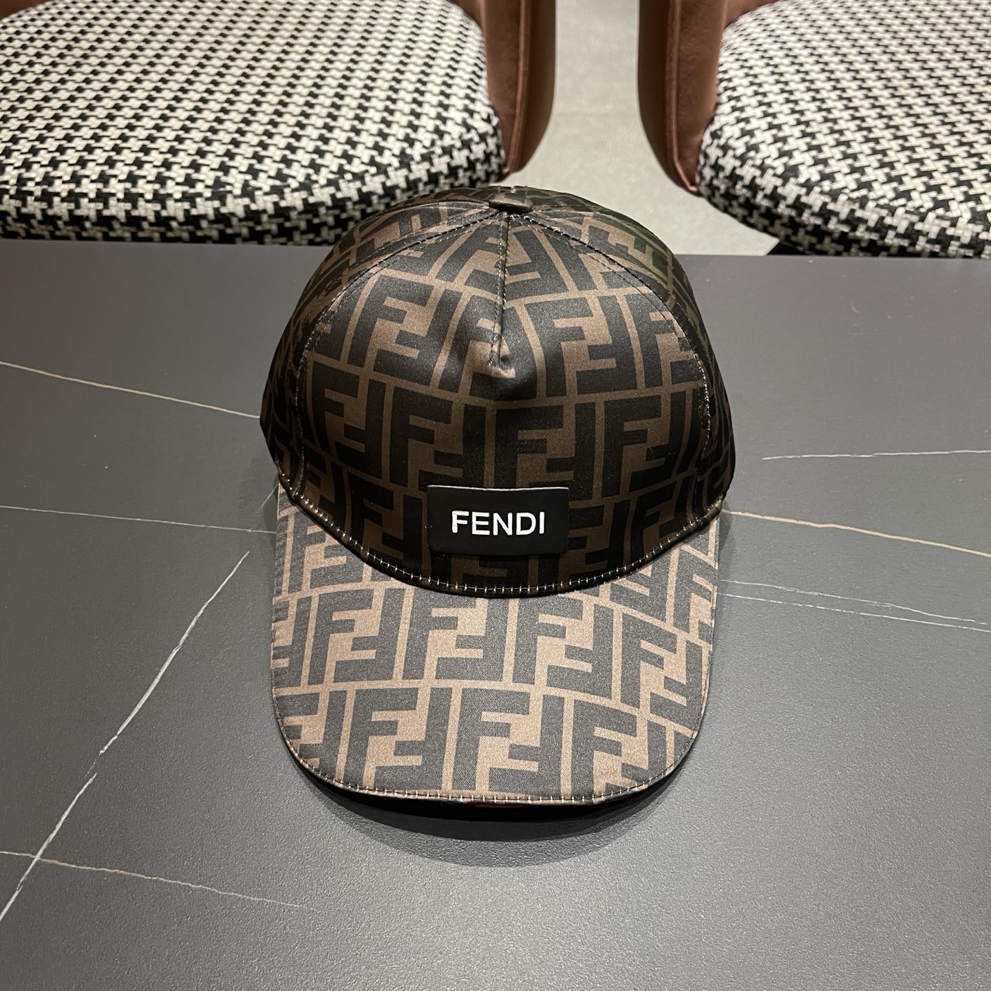 Fendi（芬迪）新款原单棒球帽， 双F提花，专柜常年热卖款，口碑极佳，1:1开模订制，原版提花帆布料质