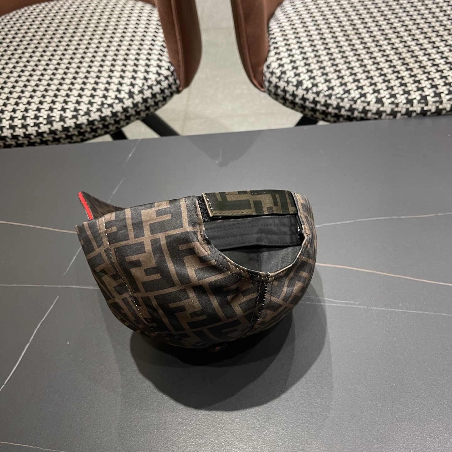 Fendi（芬迪）新款原单棒球帽， 双F提花，专柜常年热卖款，口碑极佳，1:1开模订制，原版提花帆布料质