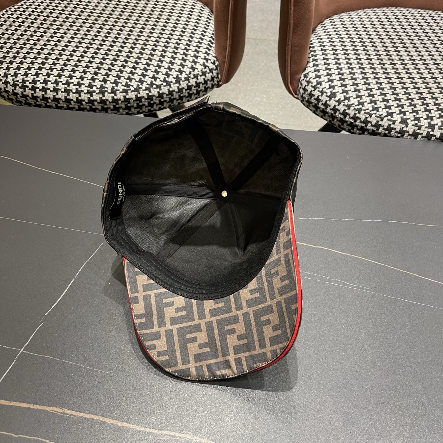 Fendi（芬迪）新款原单棒球帽， 双F提花，专柜常年热卖款，口碑极佳，1:1开模订制，原版提花帆布料质