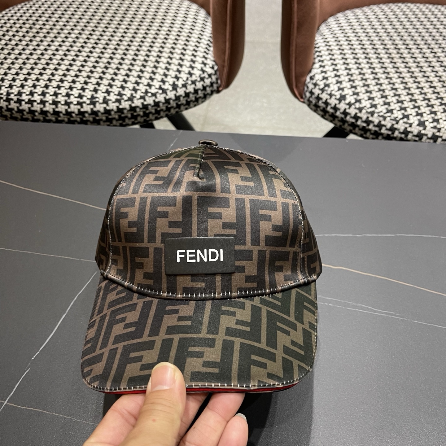 Fendi（芬迪）新款原单棒球帽， 双F提花，专柜常年热卖款，口碑极佳，1:1开模订制，原版提花帆布料质