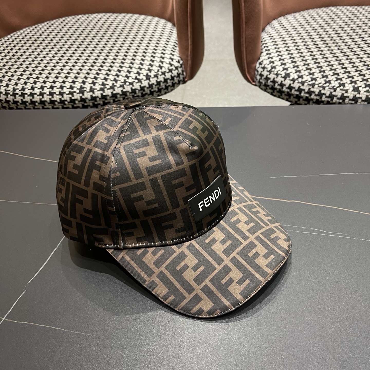 Fendi（芬迪）新款原单棒球帽， 双F提花，专柜常年热卖款，口碑极佳，1:1开模订制，原版提花帆布料质