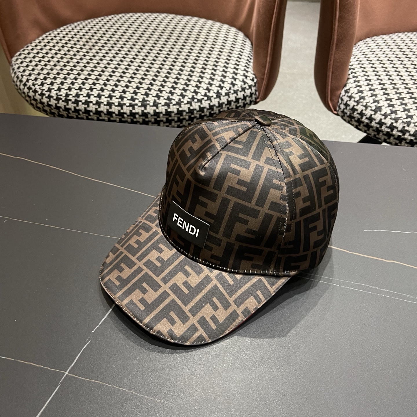 Fendi（芬迪）新款原单棒球帽， 双F提花，专柜常年热卖款，口碑极佳，1:1开模订制，原版提花帆布料质