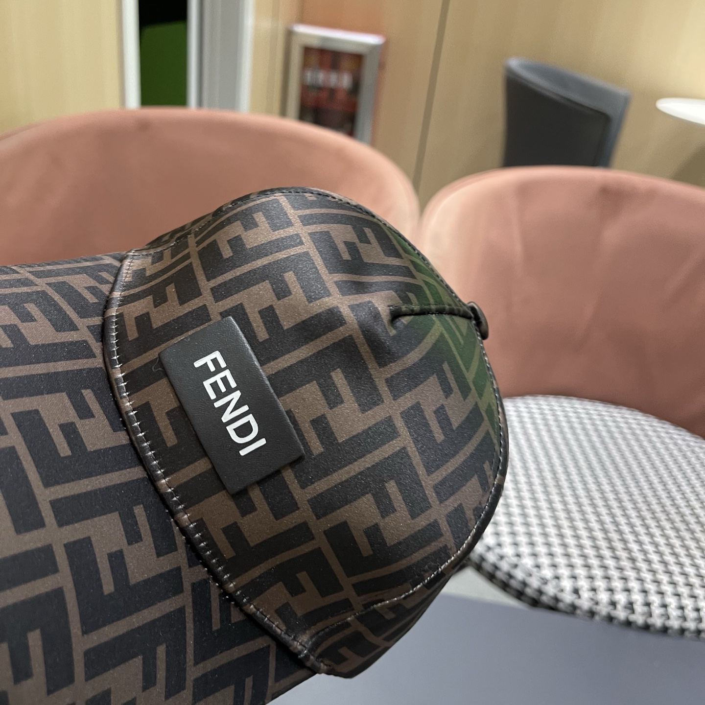 Fendi（芬迪）新款原单棒球帽， 双F提花，专柜常年热卖款，口碑极佳，1:1开模订制，原版提花帆布料质