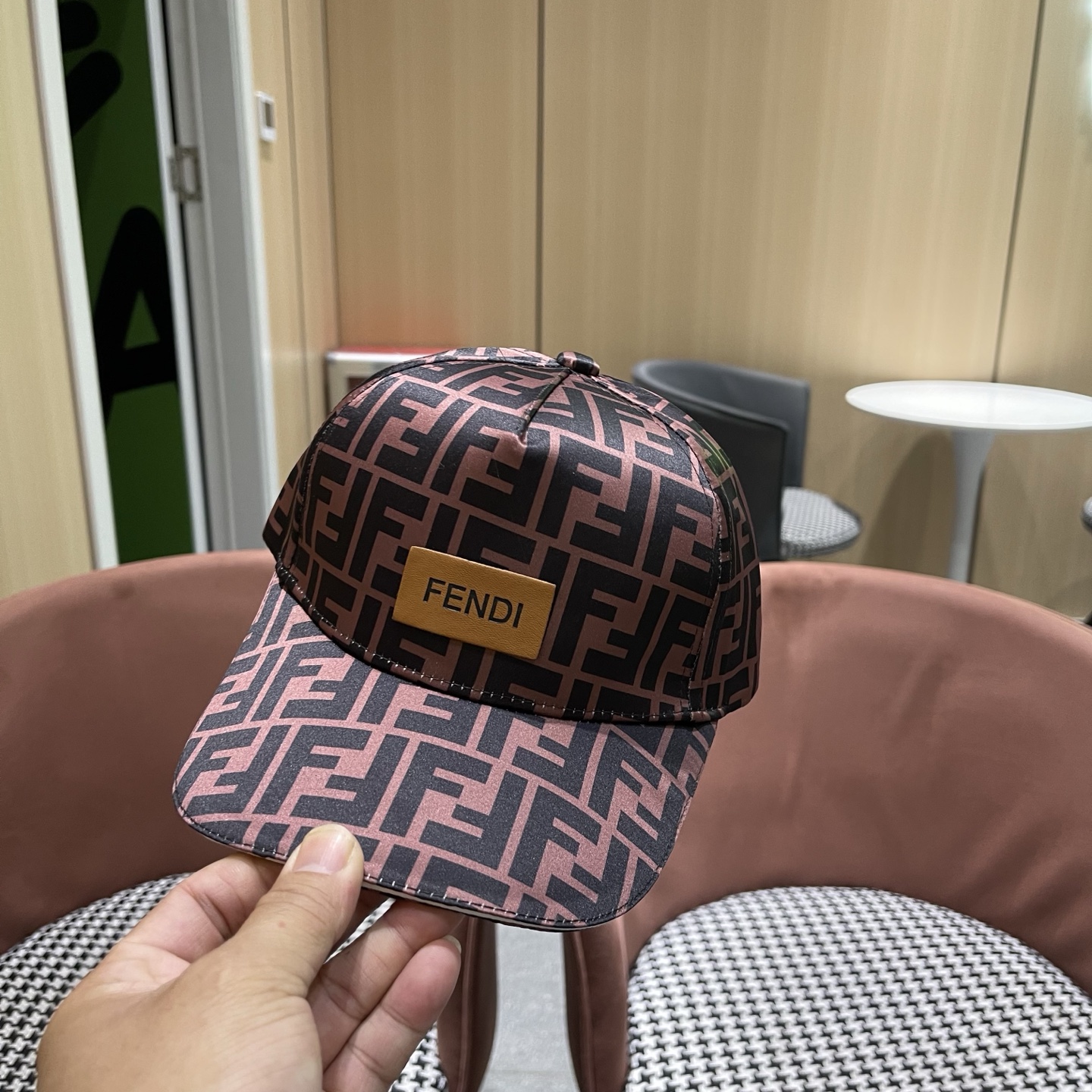Fendi（芬迪）新款原单棒球帽， 双F提花，专柜常年热卖款，口碑极佳，1:1开模订制，原版提花帆布料质
