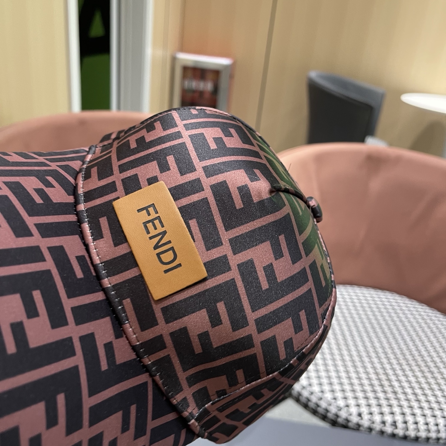 Fendi（芬迪）新款原单棒球帽， 双F提花，专柜常年热卖款，口碑极佳，1:1开模订制，原版提花帆布料质