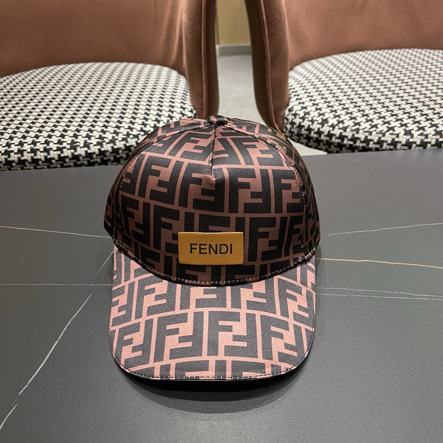 Fendi（芬迪）新款原单棒球帽， 双F提花，专柜常年热卖款，口碑极佳，1:1开模订制，原版提花帆布料质