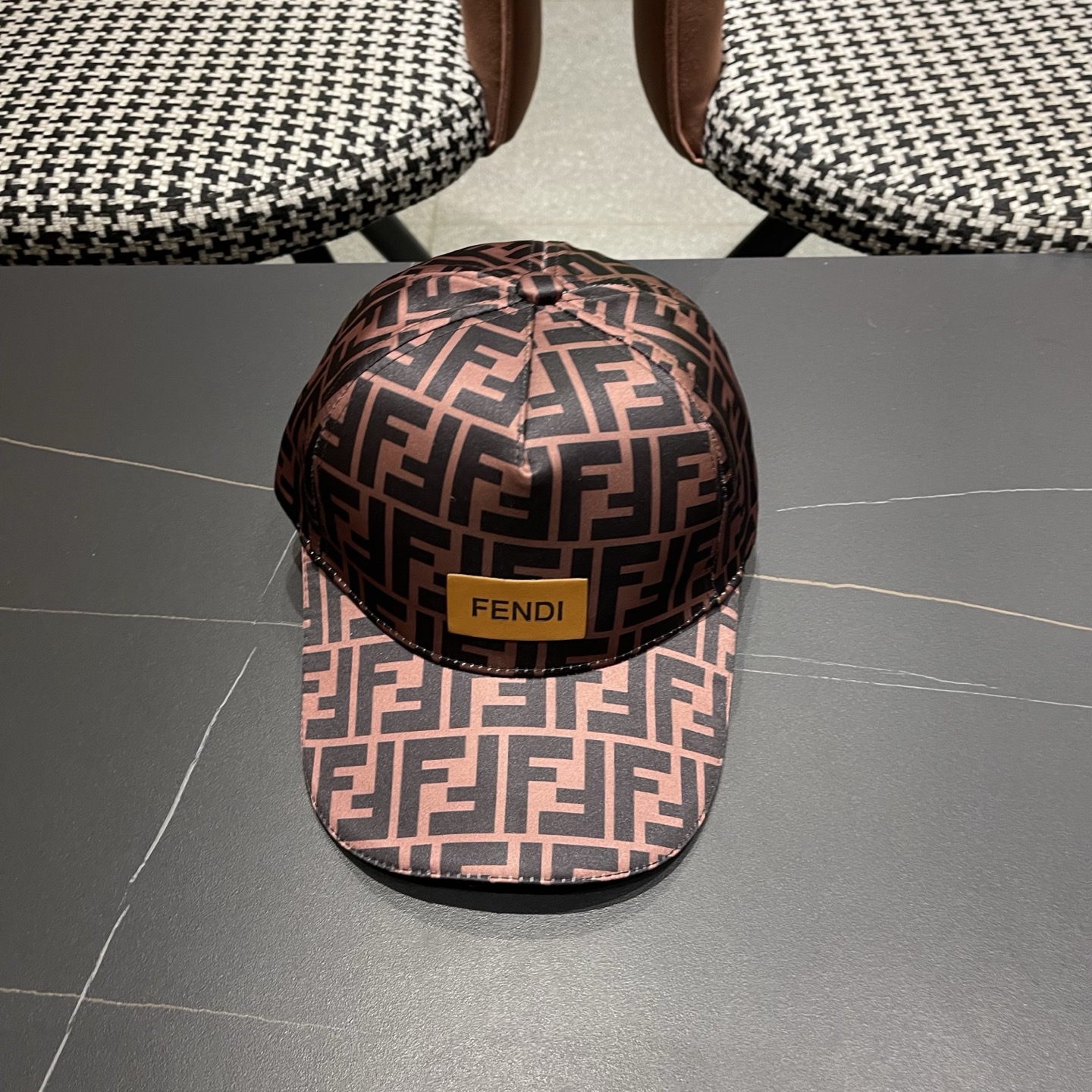 Fendi（芬迪）新款原单棒球帽， 双F提花，专柜常年热卖款，口碑极佳，1:1开模订制，原版提花帆布料质