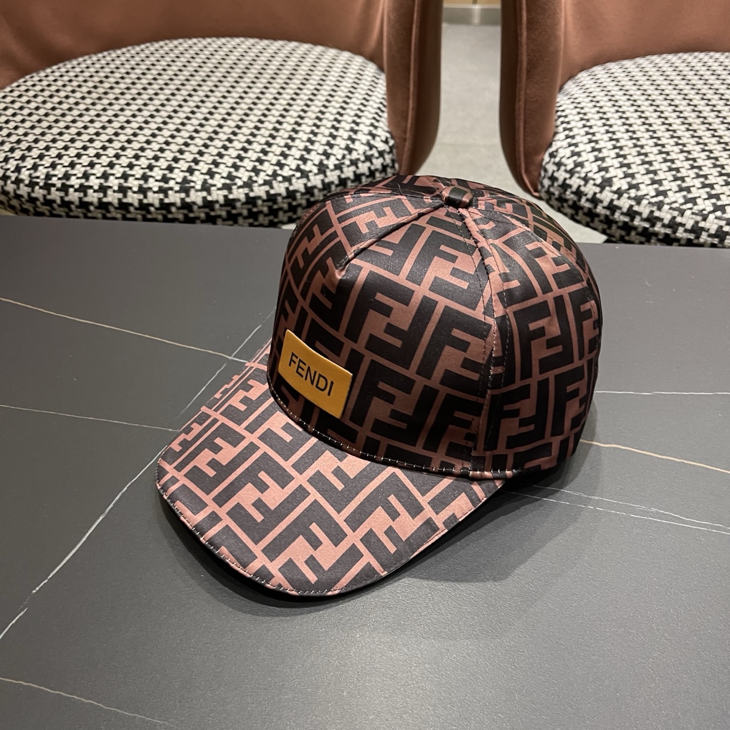 Fendi（芬迪）新款原单棒球帽， 双F提花，专柜常年热卖款，口碑极佳，1:1开模订制，原版提花帆布料质