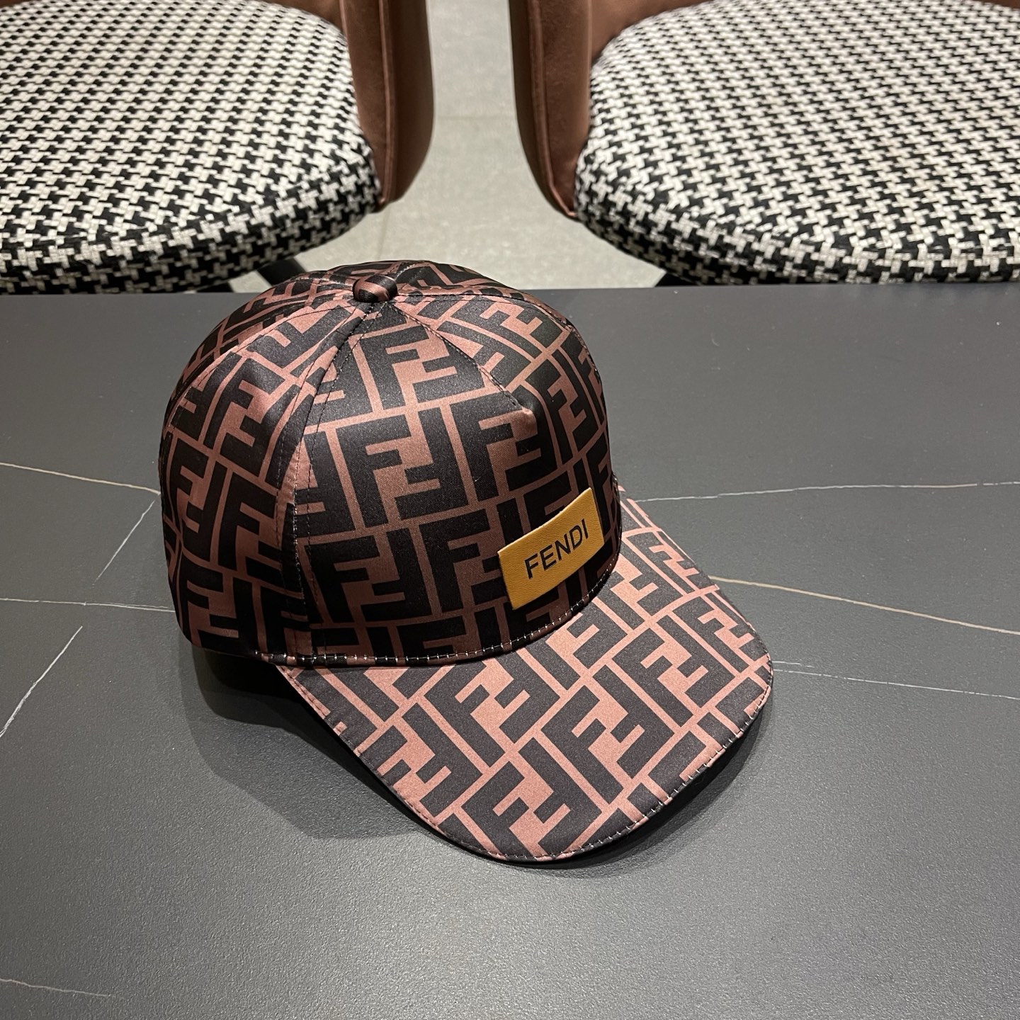 Fendi（芬迪）新款原单棒球帽， 双F提花，专柜常年热卖款，口碑极佳，1:1开模订制，原版提花帆布料质