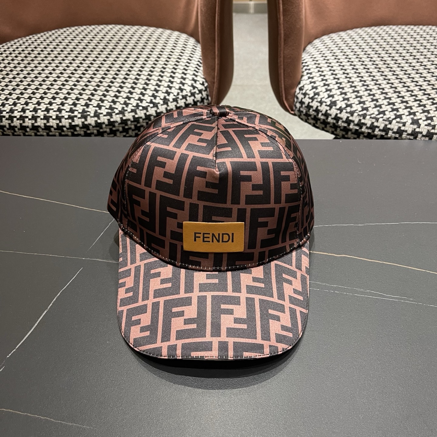 Fendi（芬迪）新款原单棒球帽， 双F提花，专柜常年热卖款，口碑极佳，1:1开模订制，原版提花帆布料质