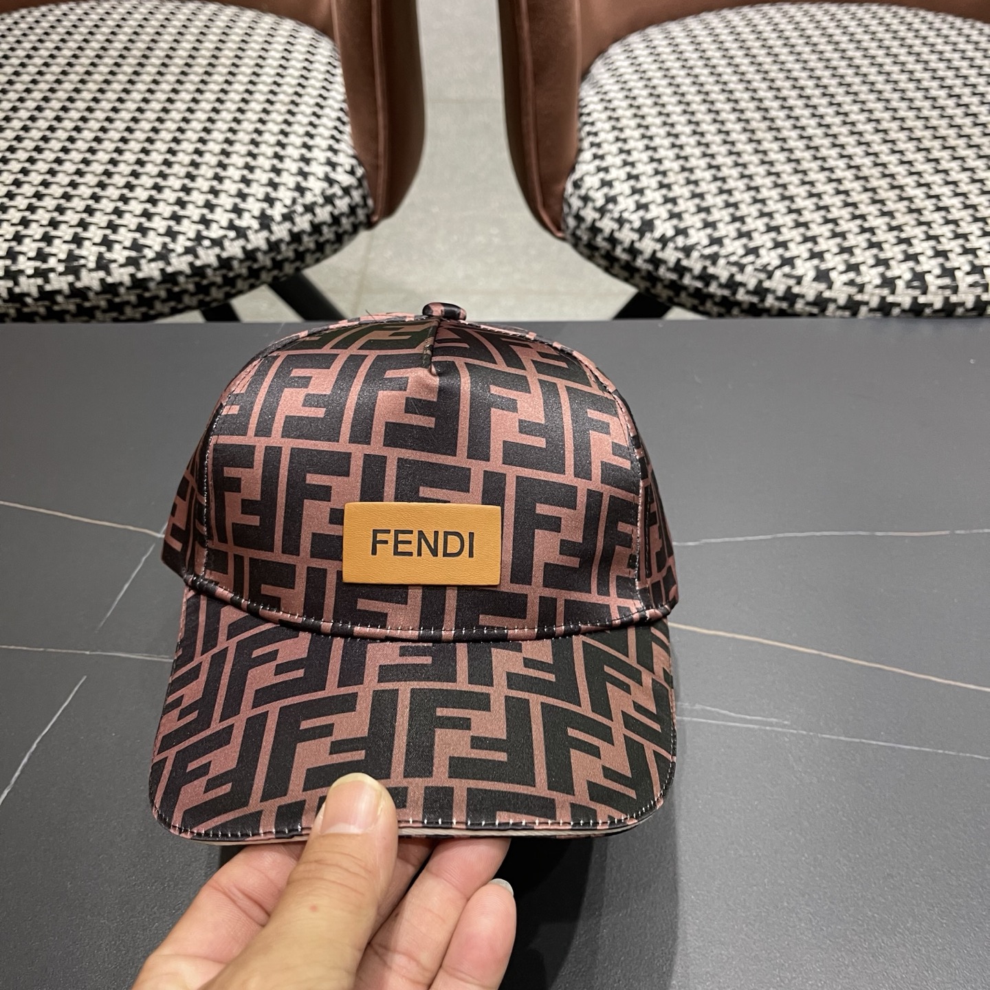 Fendi（芬迪）新款原单棒球帽， 双F提花，专柜常年热卖款，口碑极佳，1:1开模订制，原版提花帆布料质