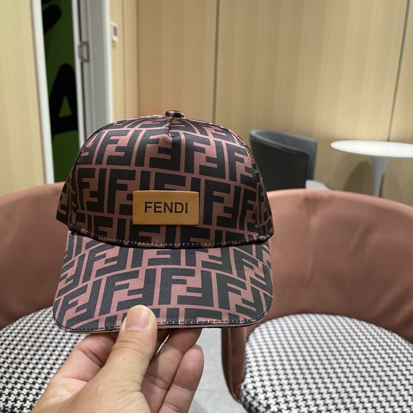 Fendi（芬迪）新款原单棒球帽， 双F提花，专柜常年热卖款，口碑极佳，1:1开模订制，原版提花帆布料质