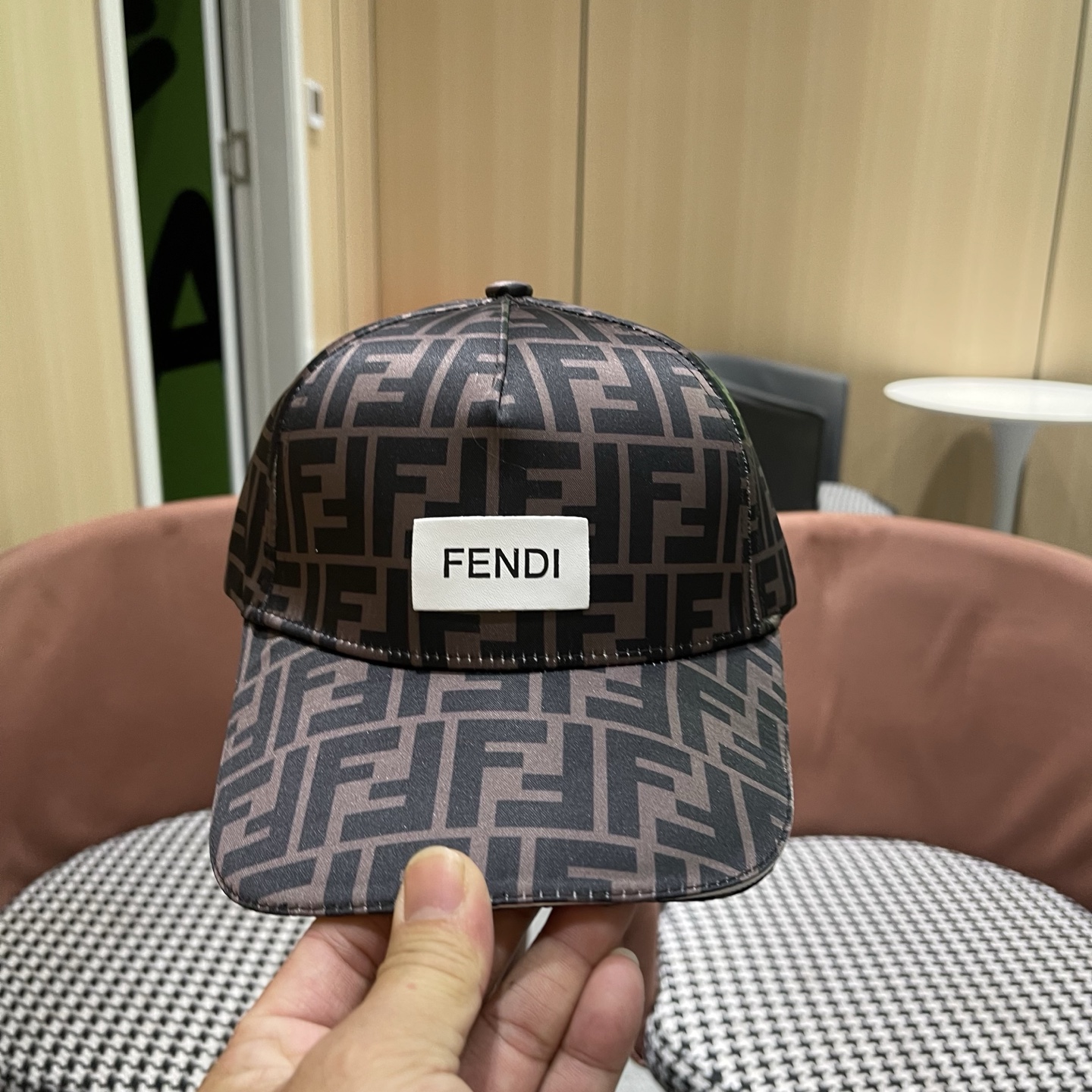 Fendi（芬迪）新款原单棒球帽， 双F提花，专柜常年热卖款，口碑极佳，1:1开模订制，原版提花帆布料质