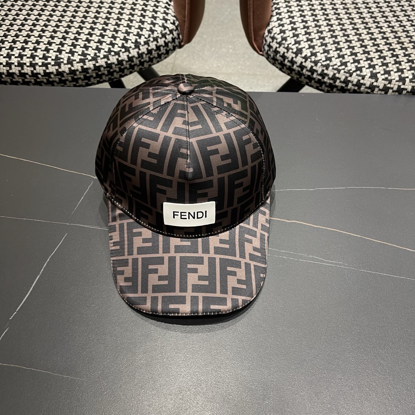 Fendi（芬迪）新款原单棒球帽， 双F提花，专柜常年热卖款，口碑极佳，1:1开模订制，原版提花帆布料质