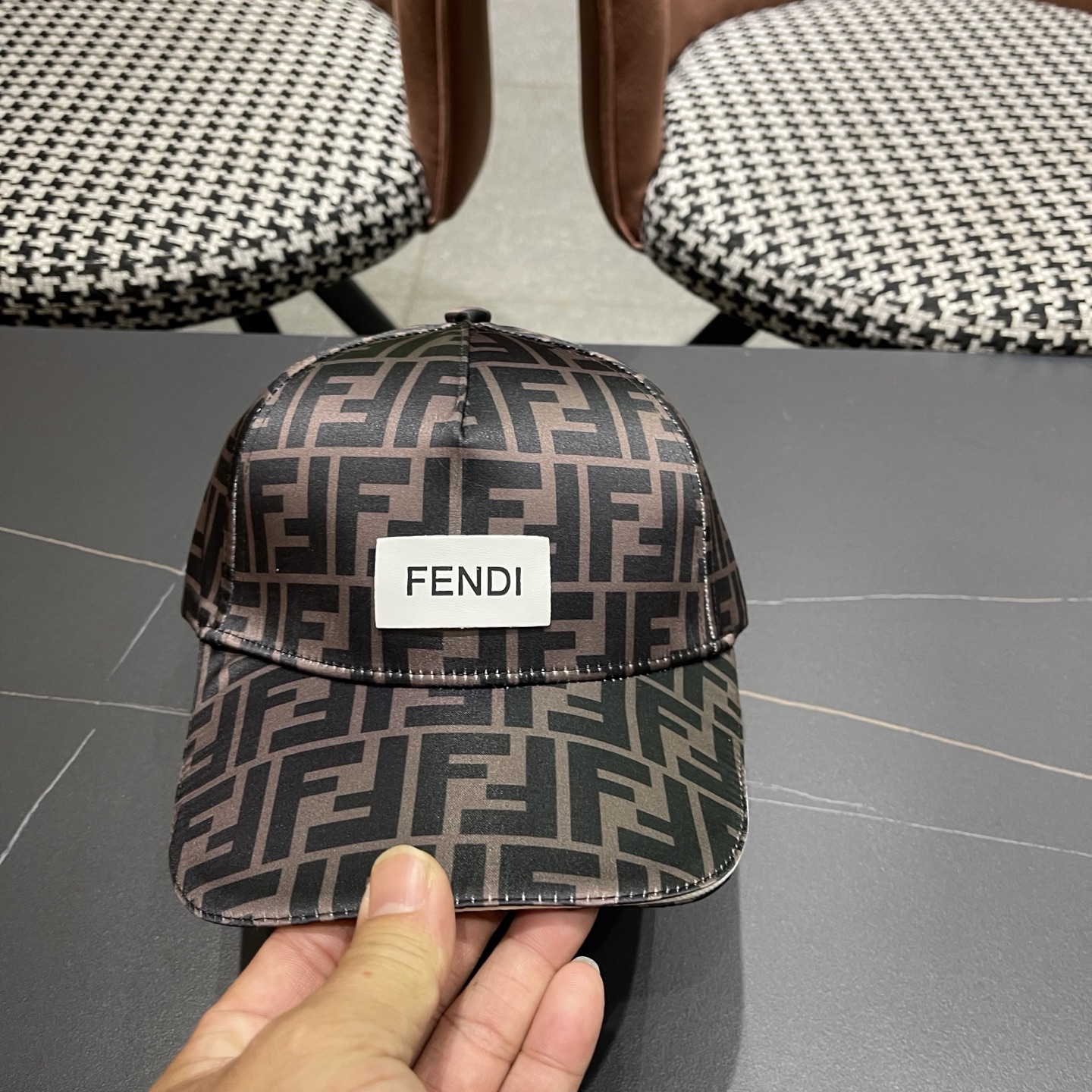 Fendi（芬迪）新款原单棒球帽， 双F提花，专柜常年热卖款，口碑极佳，1:1开模订制，原版提花帆布料质