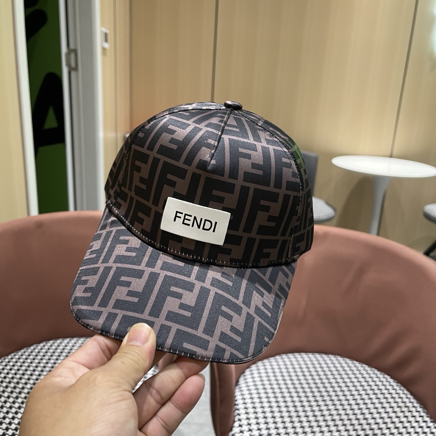 Fendi（芬迪）新款原单棒球帽， 双F提花，专柜常年热卖款，口碑极佳，1:1开模订制，原版提花帆布料质