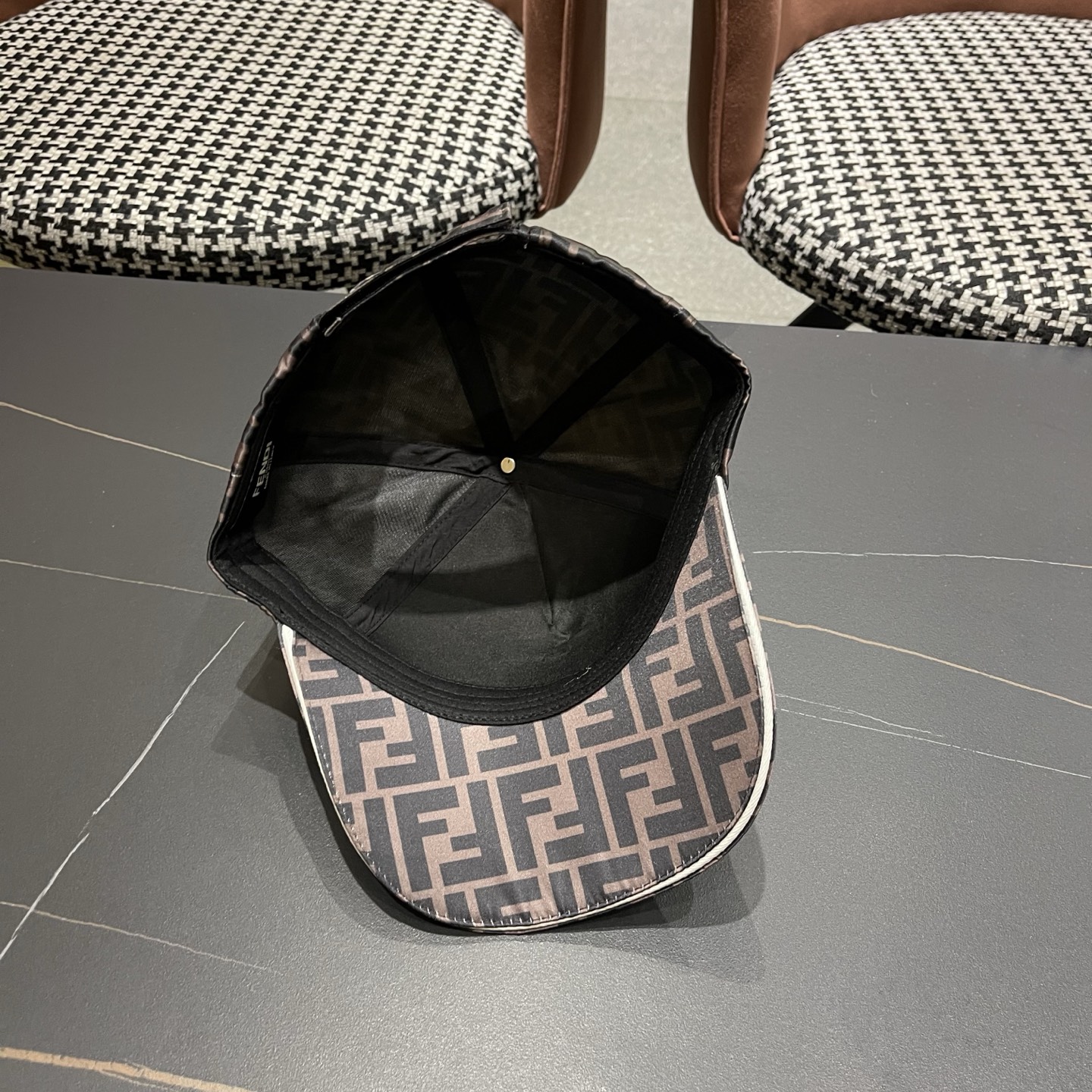 Fendi（芬迪）新款原单棒球帽， 双F提花，专柜常年热卖款，口碑极佳，1:1开模订制，原版提花帆布料质