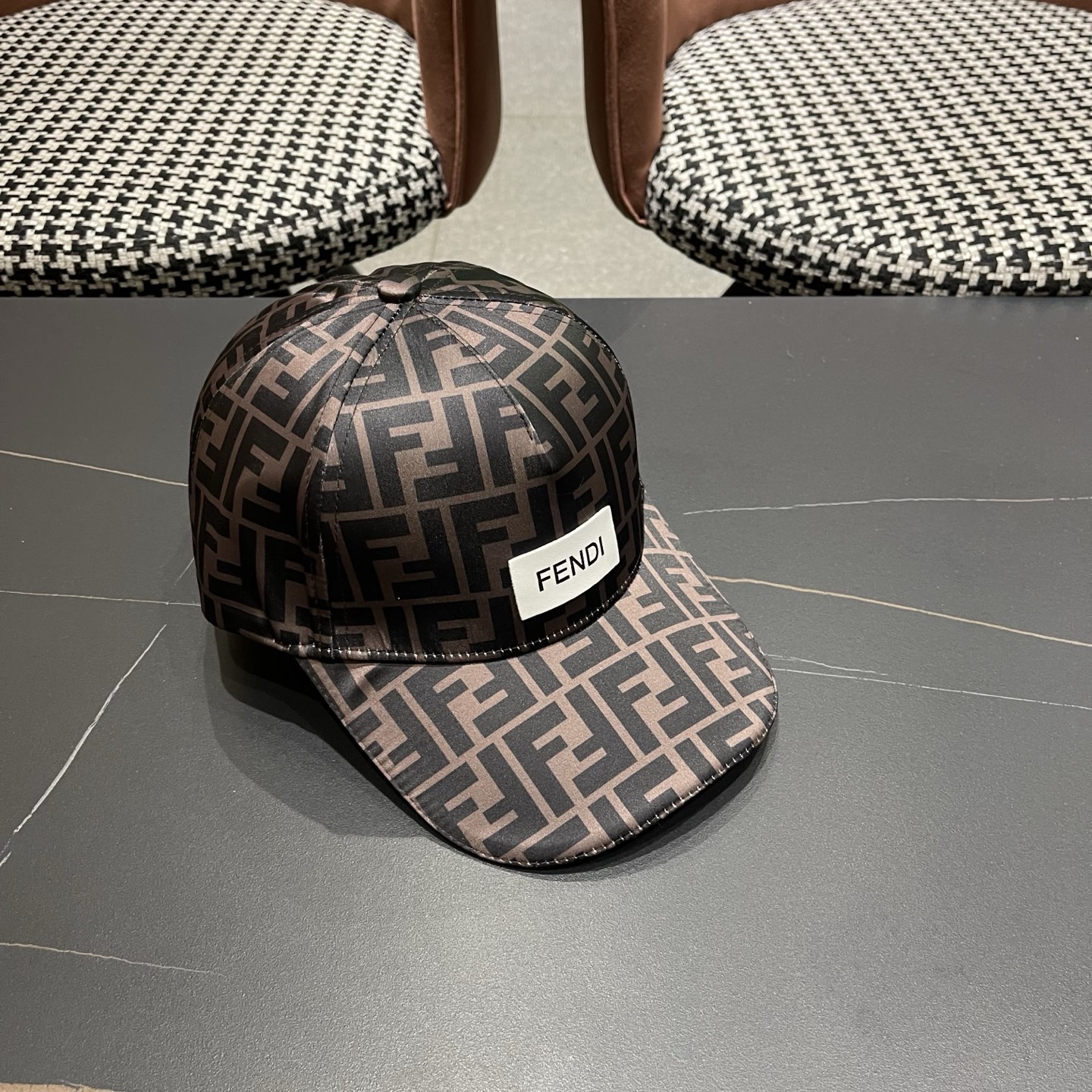 Fendi（芬迪）新款原单棒球帽， 双F提花，专柜常年热卖款，口碑极佳，1:1开模订制，原版提花帆布料质