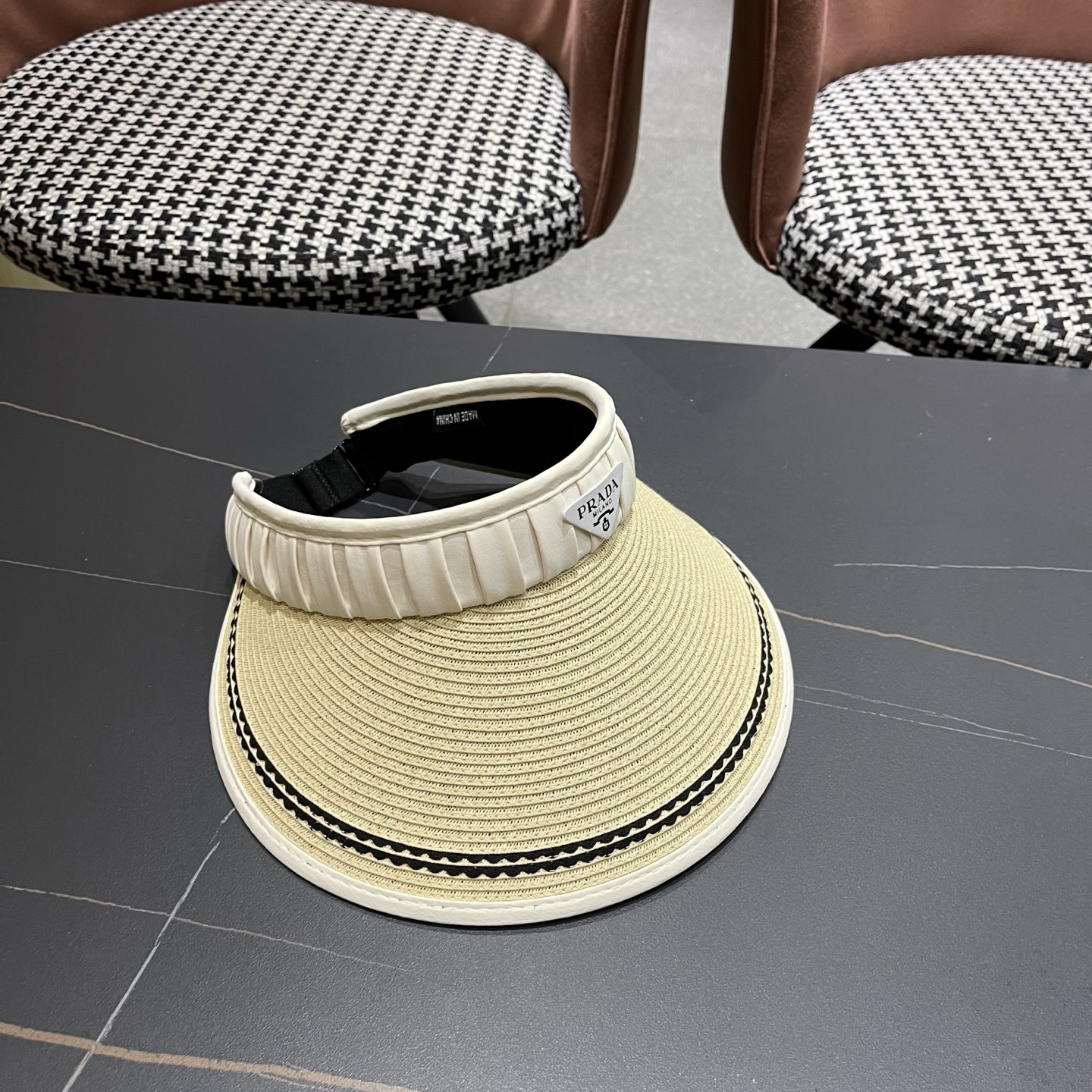 Prada普拉达新春夏遮阳帽子女出游百搭显脸小防晒空顶帽