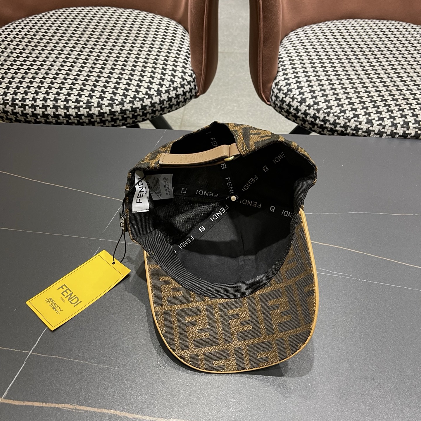 Fendi（芬迪）新款原单棒球帽， 双F提花，专柜常年热卖1:1开模订制轻盈透气！质量超赞，基础头围56