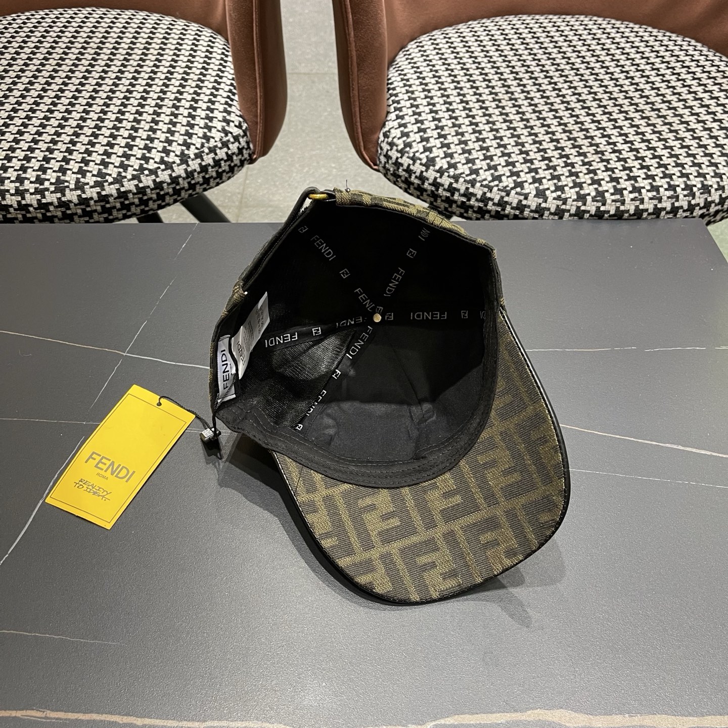 Fendi（芬迪）新款原单棒球帽， 双F提花，专柜常年热卖1:1开模订制轻盈透气！质量超赞，基础头围56