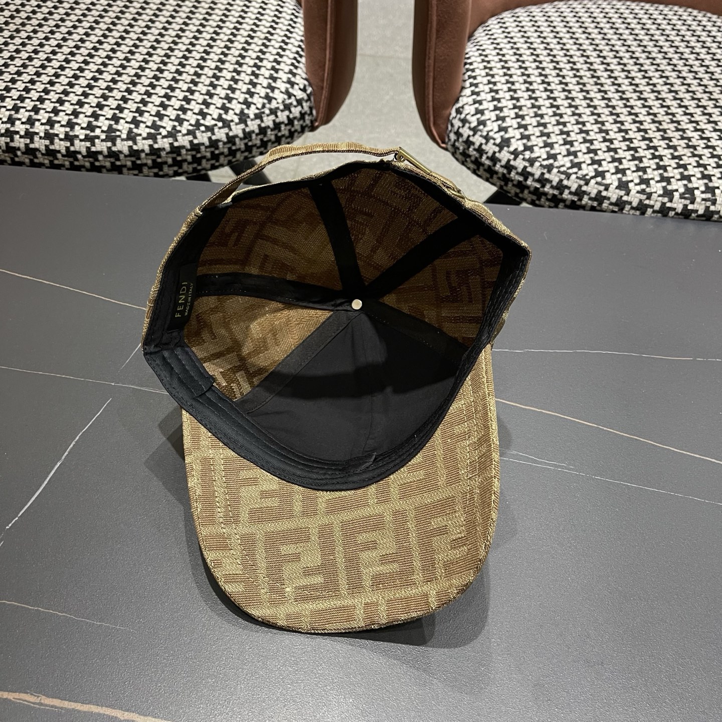 FENDI芬迪 2026老花系列棒球帽🧢 经典FF中古单品，气质穿搭单品，质量杠杠👍