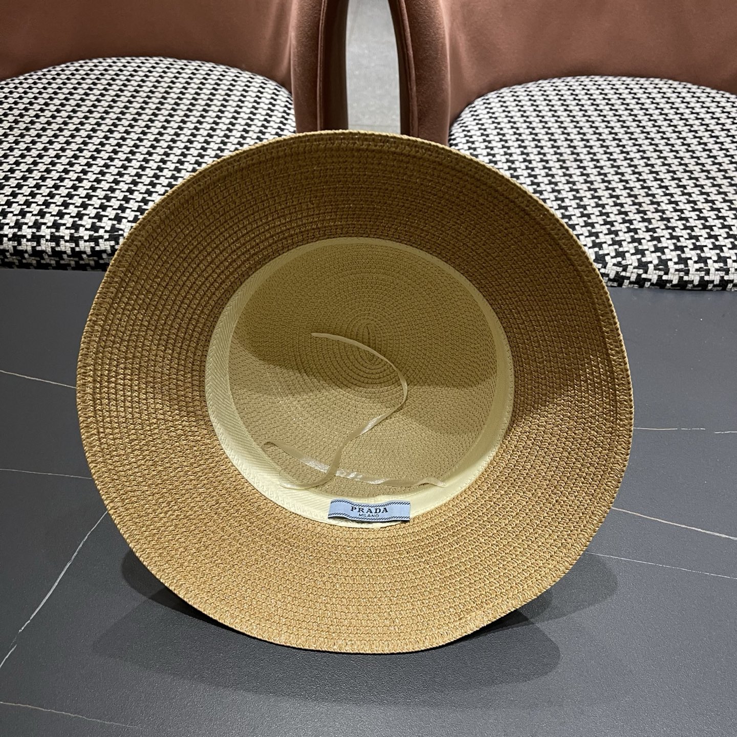 普拉达Prada 新款拼色草编水桶帽夏季出游透气遮阳帽子日系百搭草帽
