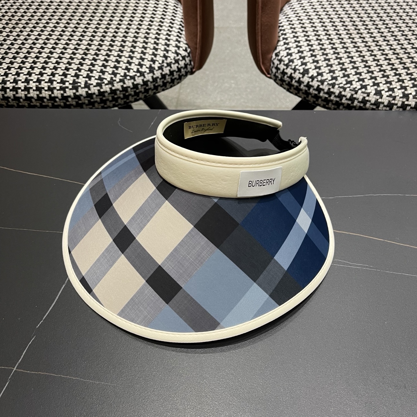 巴宝莉BURBERRY 英伦大格子发箍式遮阳防晒空顶帽女夏季防紫外线加大帽檐太阳帽子