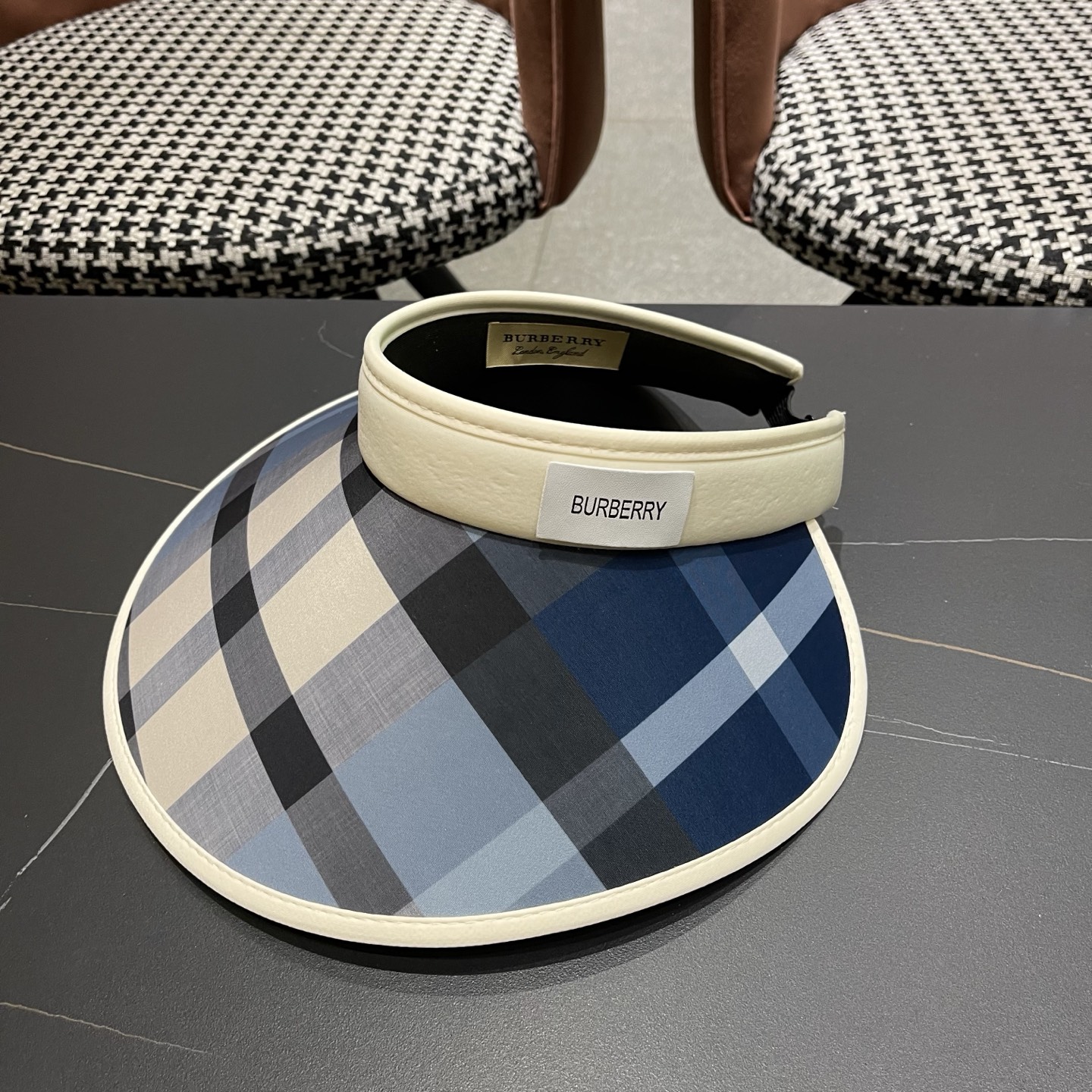 巴宝莉BURBERRY 英伦大格子发箍式遮阳防晒空顶帽女夏季防紫外线加大帽檐太阳帽子