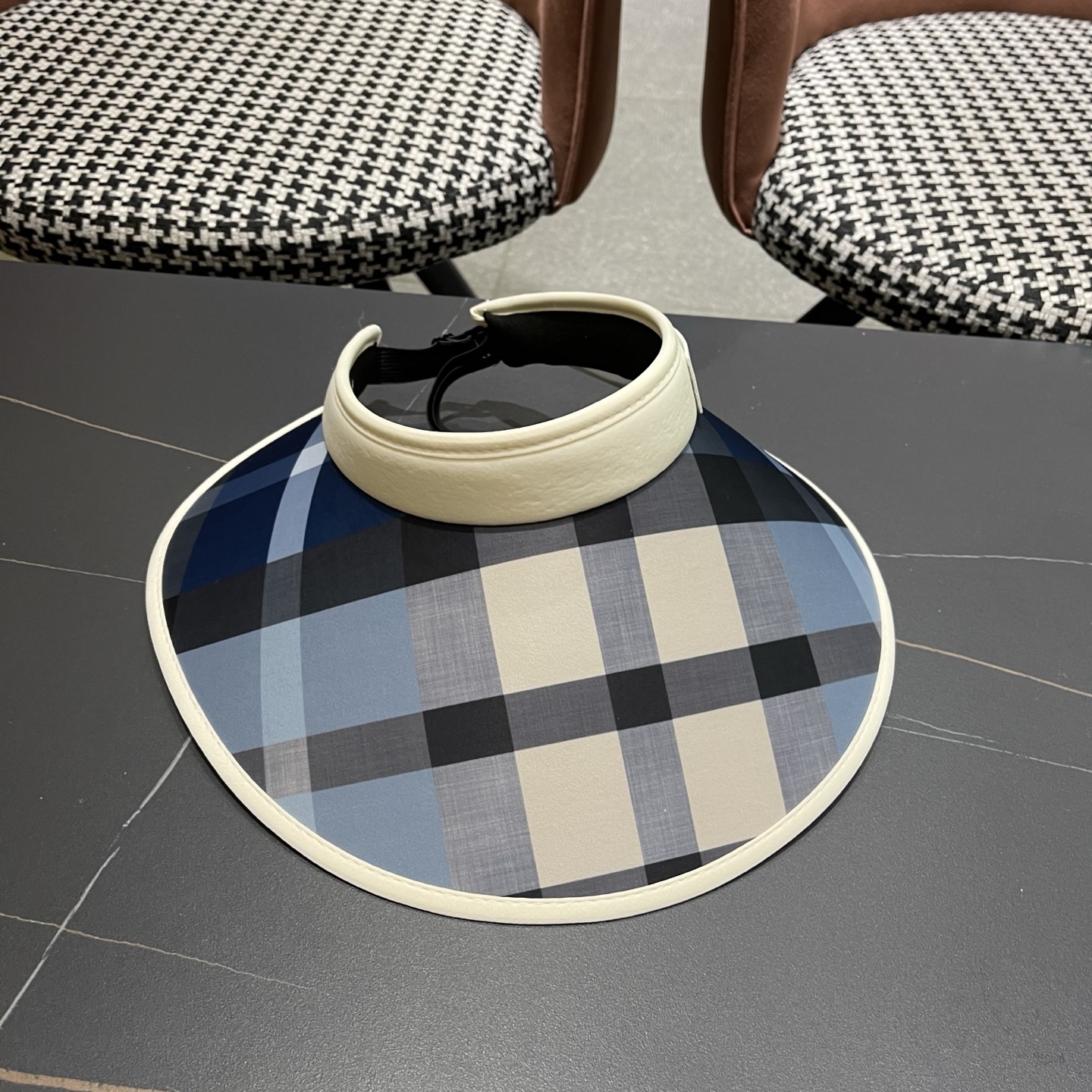 巴宝莉BURBERRY 英伦大格子发箍式遮阳防晒空顶帽女夏季防紫外线加大帽檐太阳帽子