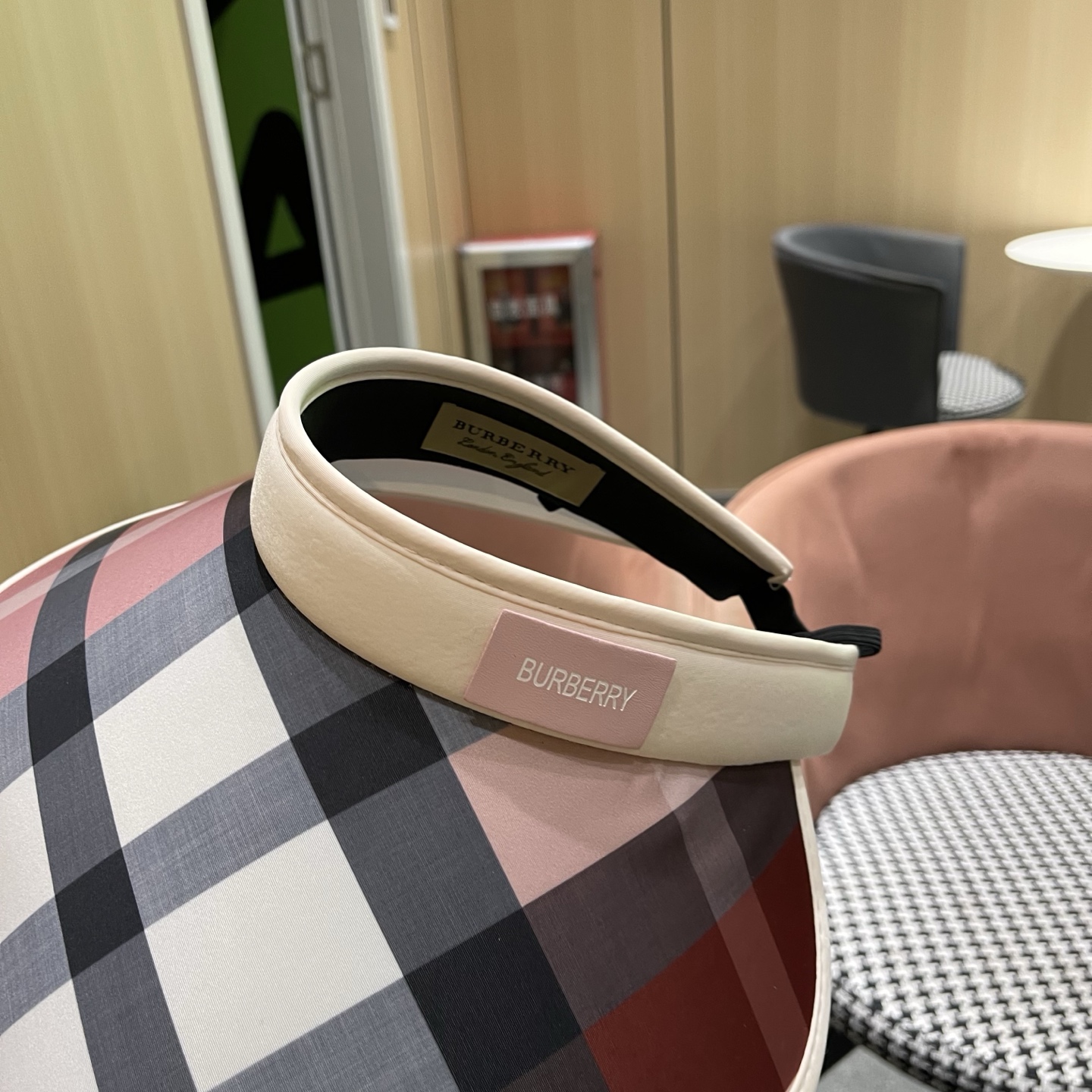 巴宝莉BURBERRY 英伦大格子发箍式遮阳防晒空顶帽女夏季防紫外线加大帽檐太阳帽子