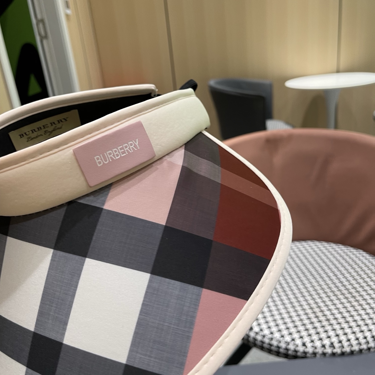 巴宝莉BURBERRY 英伦大格子发箍式遮阳防晒空顶帽女夏季防紫外线加大帽檐太阳帽子