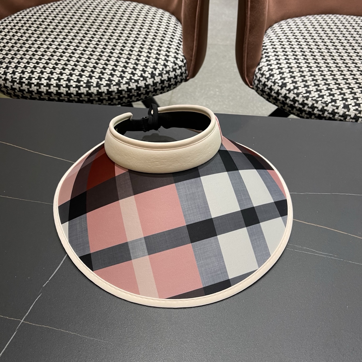 巴宝莉BURBERRY 英伦大格子发箍式遮阳防晒空顶帽女夏季防紫外线加大帽檐太阳帽子