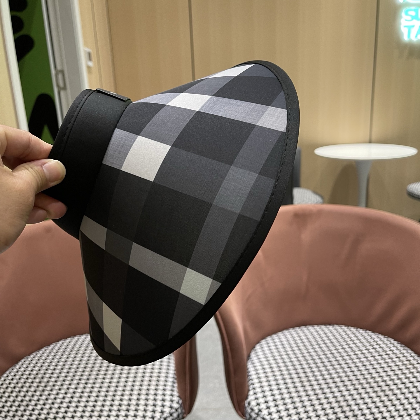 巴宝莉BURBERRY 英伦大格子发箍式遮阳防晒空顶帽女夏季防紫外线加大帽檐太阳帽子