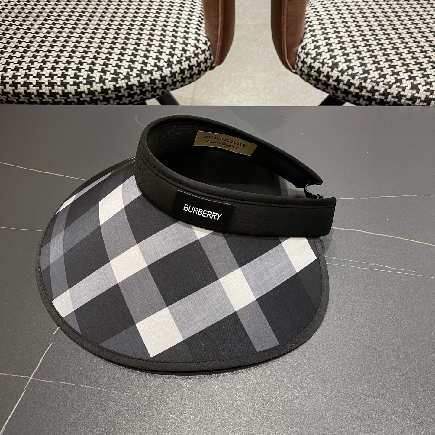 巴宝莉BURBERRY 英伦大格子发箍式遮阳防晒空顶帽女夏季防紫外线加大帽檐太阳帽子