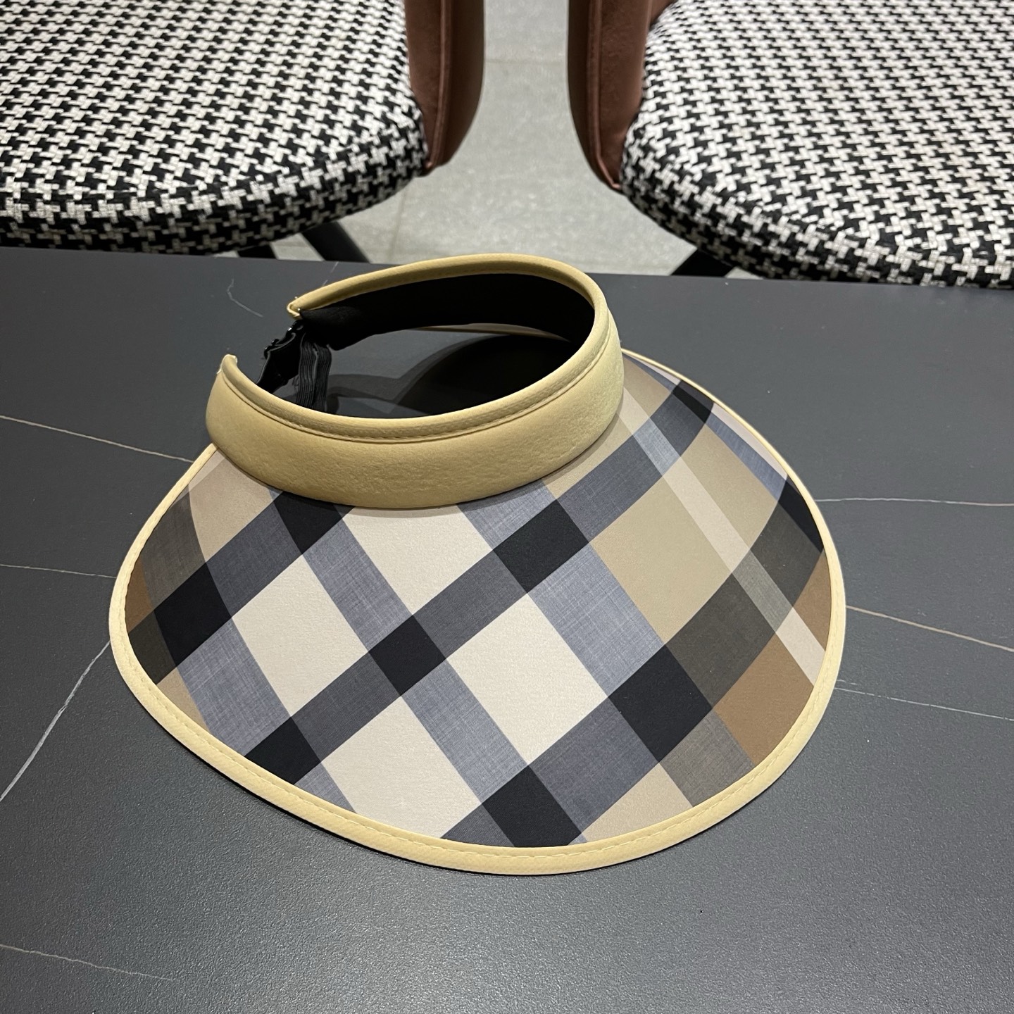 巴宝莉BURBERRY 英伦大格子发箍式遮阳防晒空顶帽女夏季防紫外线加大帽檐太阳帽子
