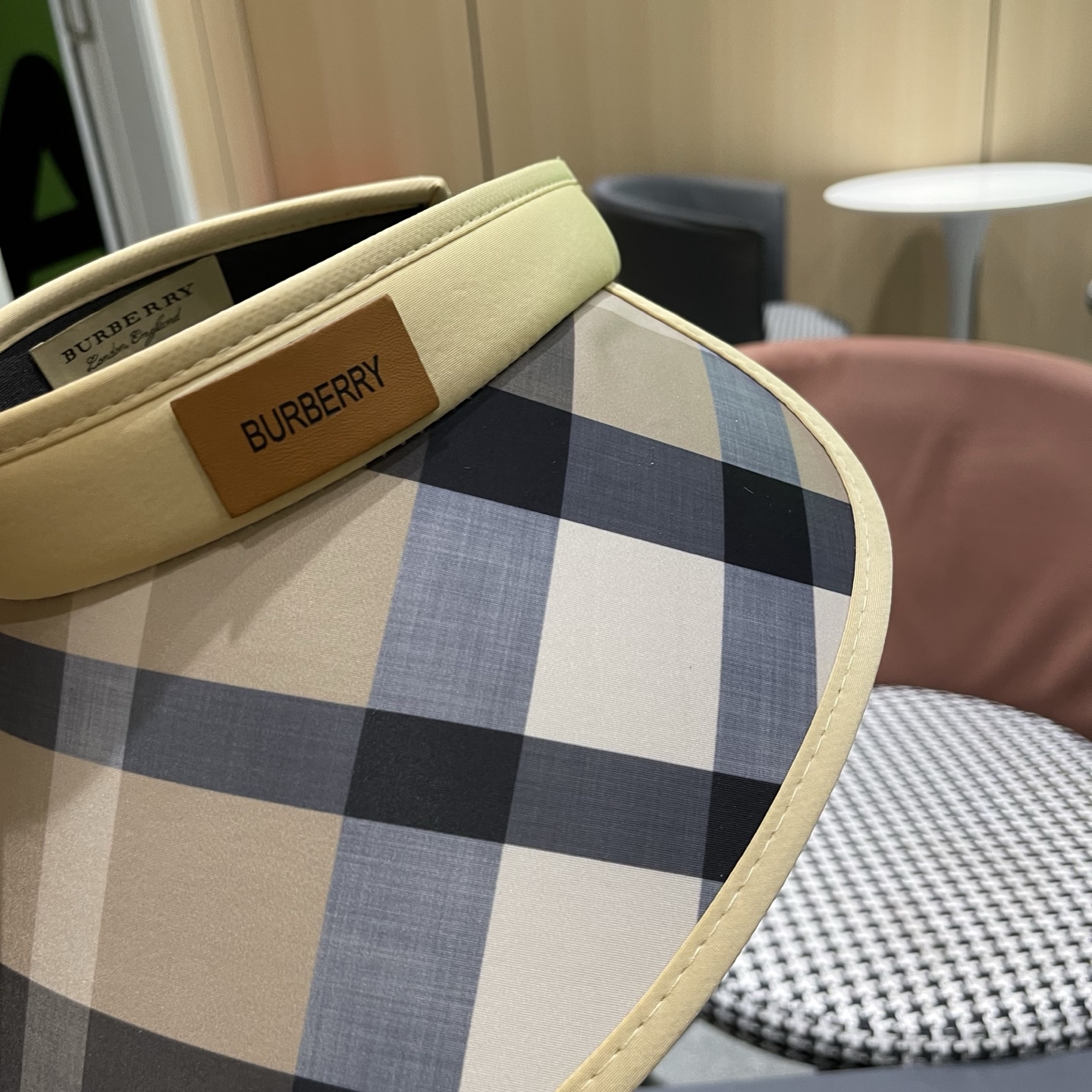 巴宝莉BURBERRY 英伦大格子发箍式遮阳防晒空顶帽女夏季防紫外线加大帽檐太阳帽子